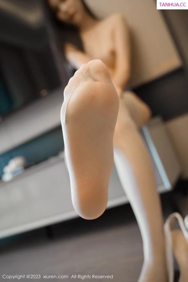   [XiuRen]高清写真图 2023.10.25 No.7559 雪糕CiCi 旗袍美臀第48张图片
